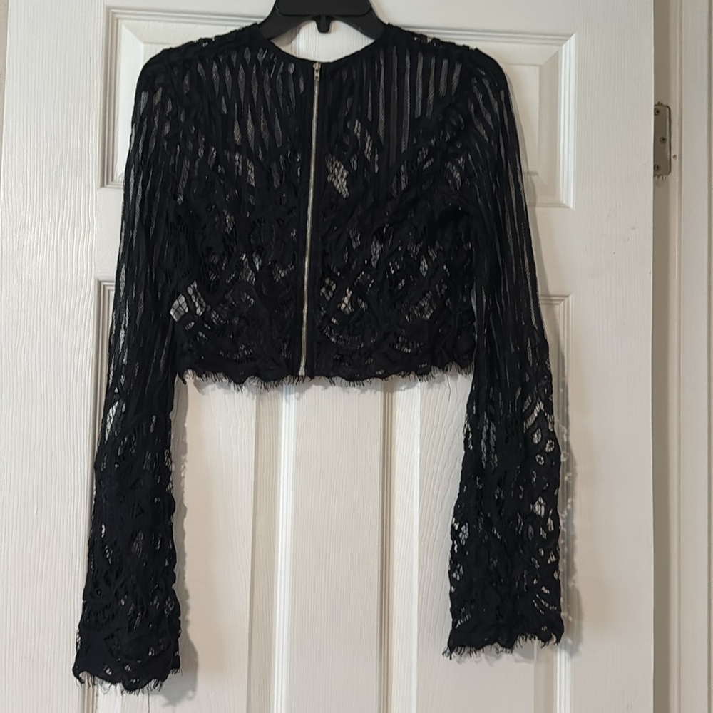 Tobi Crop Top - Picture 3 of 4